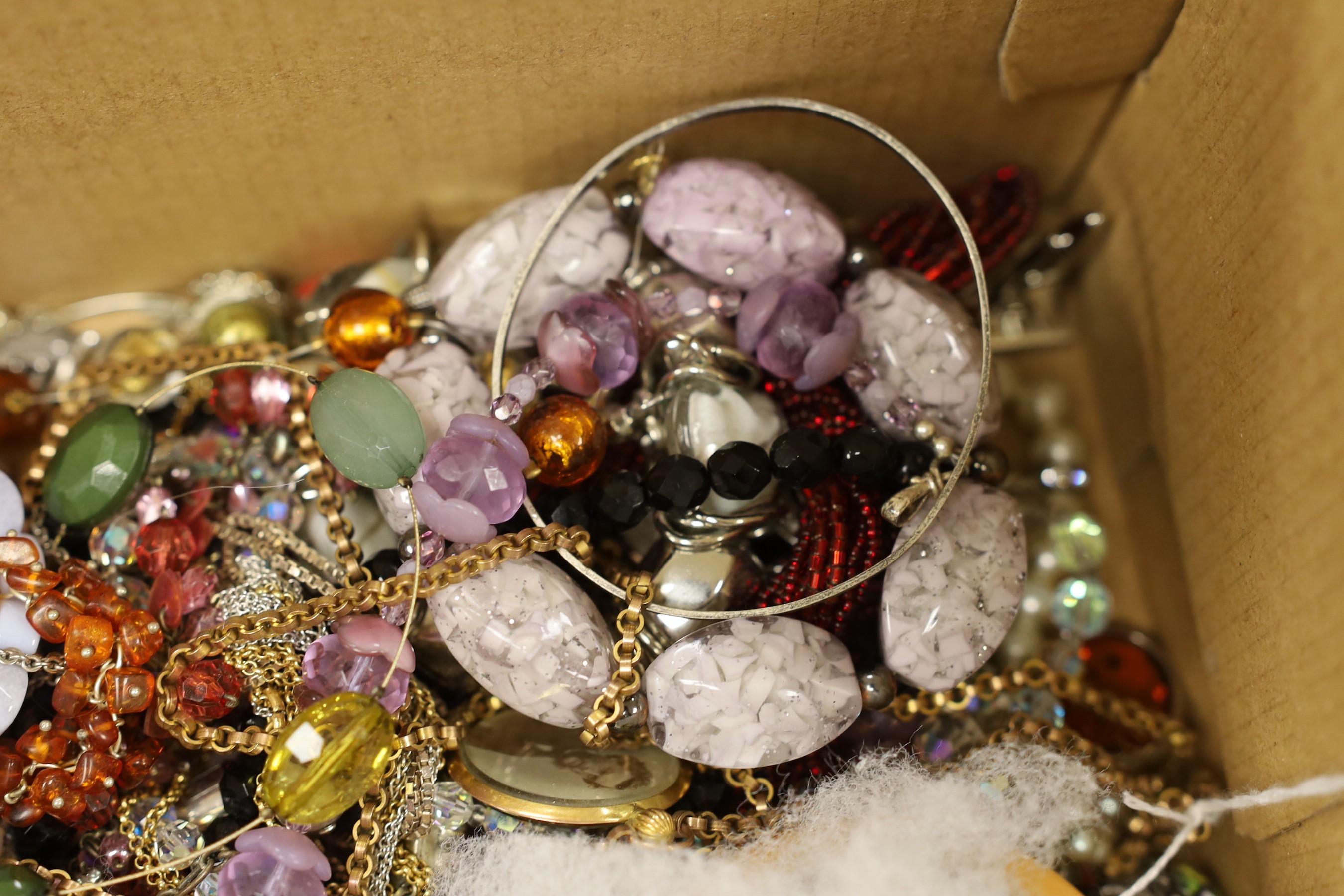 A 9ct gold mounted circular portrait pendant, on a gold plated chain, a gentleman's gold plated Accurist manual wind wrist watch and a quantity of assorted modern costume jewellery.